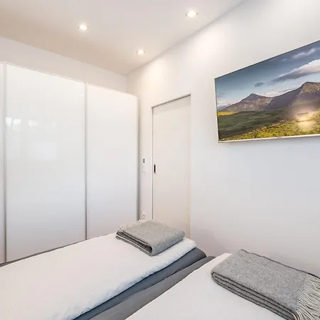 Hoechstein - Stone & Light - By Mynests Daire Schladming