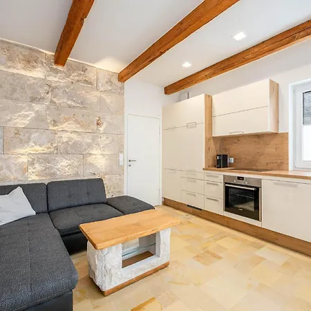 Apartamento Hoechstein - Stone & Light - By Mynests *