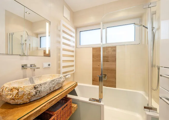 Hoechstein - Stone & Light - By Mynests Apartamento