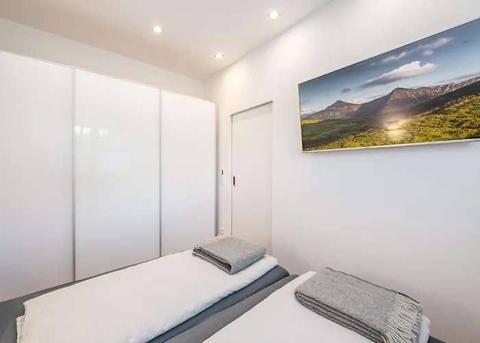 Hoechstein - Stone & Light - By Mynests Appartement Schladming